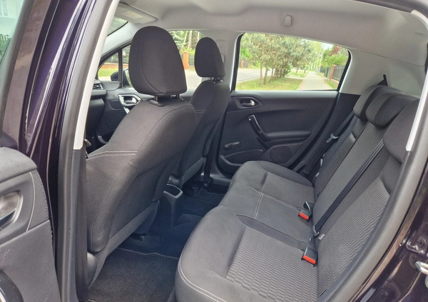 Peugeot 208 cena 28900 przebieg: 101000, rok produkcji 2016 z Łochów małe 326
